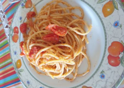 Spaghetti pomodorini, acciughe e pangrattato